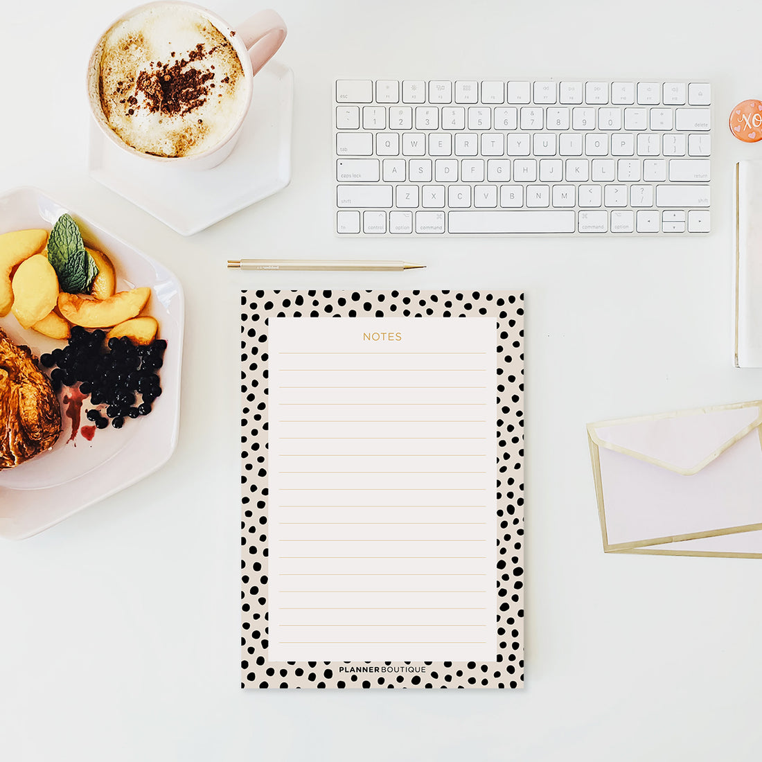 Blokić A6 za bilješke, dizajn sa točkicama, lifestyle fotografija, planner boutique