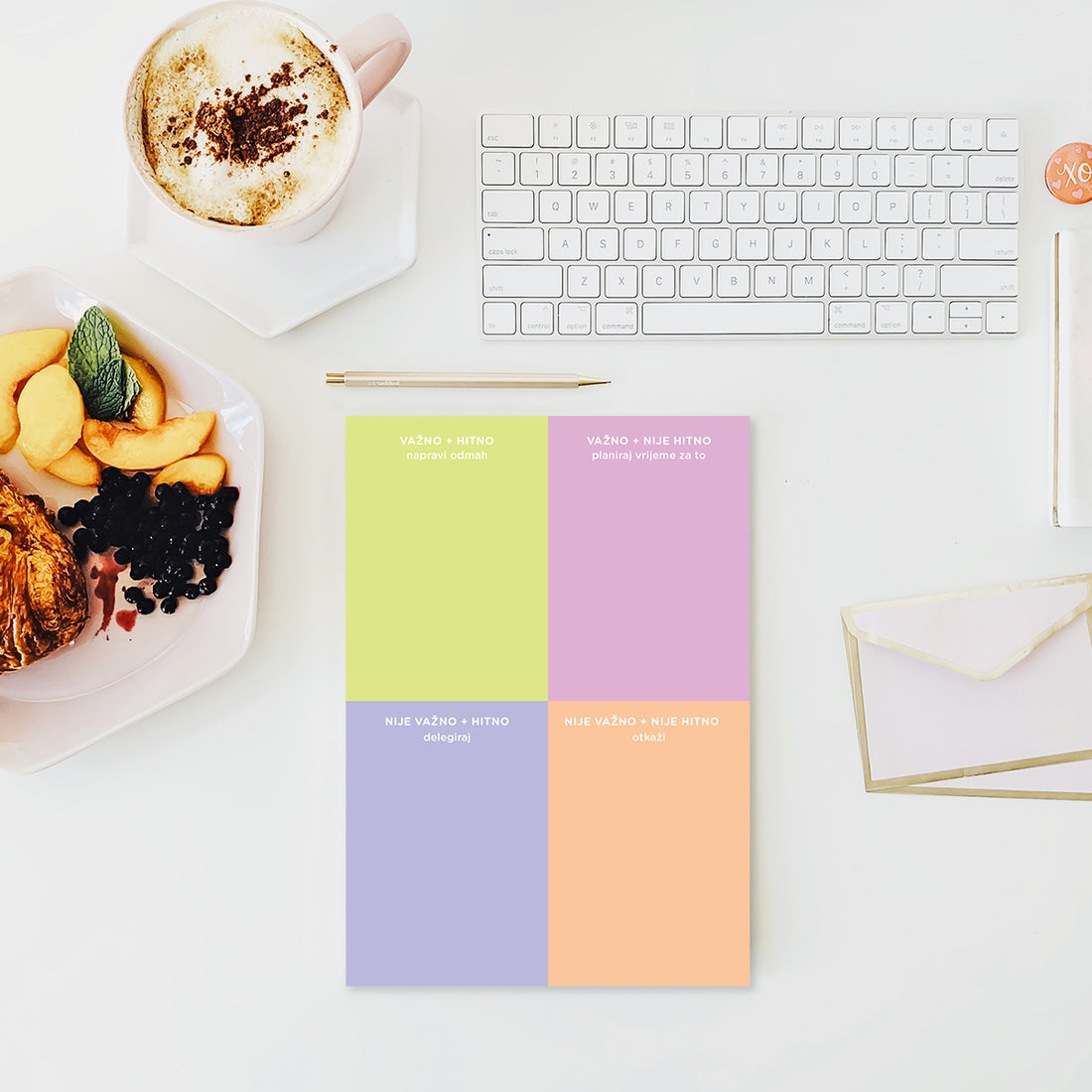 Blokić matrica, lifestyle fotografija pored tipkovnice i šalice s kavom, planner boutique